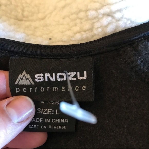 𝅺SNOZU fleece fuzzy jacket. Women’s size XL. Charcoal grey with white collar. - Picture 5 of 6